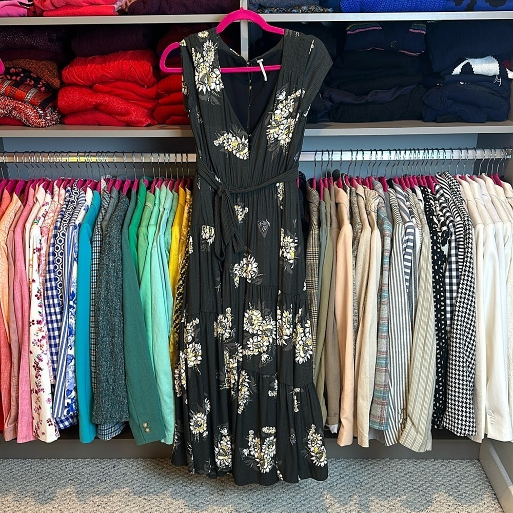 Free People dark gray with white flowers cap sleeve v neck maxi dress size 0​